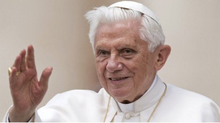 Biserica Catolică este în doliu: S-a stins din viață fostul Papă Benedict al XVI-lea