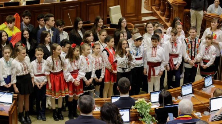 Ziua Națională a României, marcată în plenul Parlamentului de la Chișinău. MESAJUL lui Igor Grosu