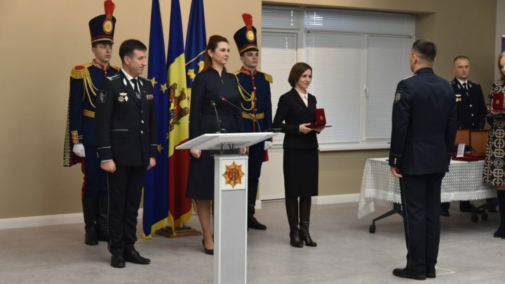 Sărbătoarea Poliţiştilor continuă. Unii au fost avansaţi în funcţii şi au primit distincţii (FOTO)