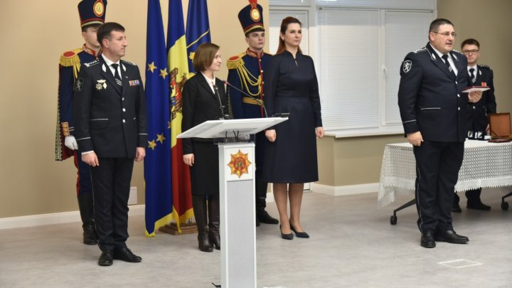 Sărbătoarea Poliţiştilor continuă. Unii au fost avansaţi în funcţii şi au primit distincţii (FOTO)