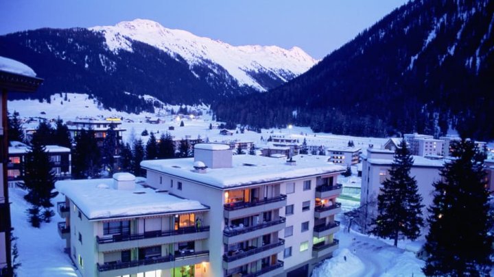 Discuţii la Davos: Convertirea birourilor în apartamente ar rezolva criza spaţiilor de locuit