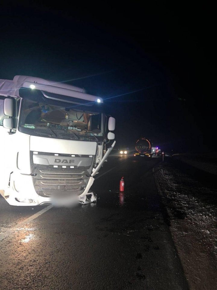 A urcat beată la volan și și-a băgat fiica în spital. Accident grav în apropiere de Ratuș (FOTO)