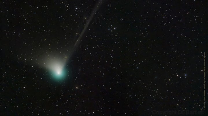 Cometa verde care va fi vizibilă pentru prima dată în 50.000 de ani trece printr-un fenomen neobișnuit