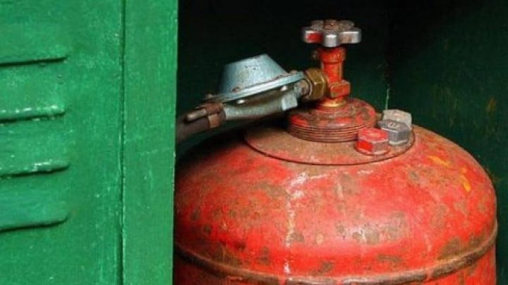Deflagrație într-o locuință din Hîncești. Proprietarii casei foloseau butelii de gaz (FOTO)