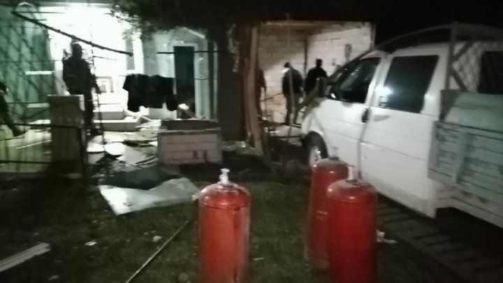 Deflagrație într-o locuință din Hîncești. Proprietarii casei foloseau butelii de gaz (FOTO)