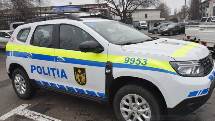 Maşinile de poliţie din Moldova vor avea un design nou al însemnelor grafice