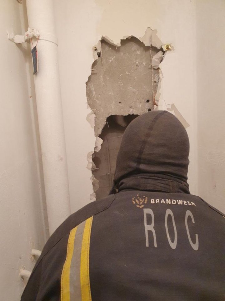 Blocat într-o gură de ventilare. Operațiune de salvare în noaptea de Crăciun (FOTO)