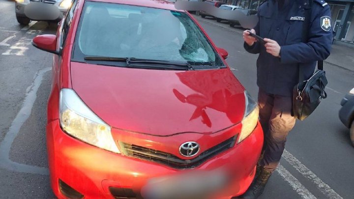 Accident matinal în Capitală: Un copil și un adult, transportați la spital 