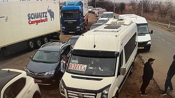 TRAFIC INTENS la Palanca. Mai mult de o oră a fost sistată activitatea punctele de trecere a frontierei moldo-ucrainene