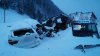România, cuprinsă de ger. O avalanşă a acoperit maşinile din parcarea unei cabane din munţi (FOTO)