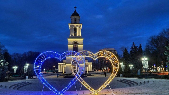 Solidari cu drama lor. Edificii din Chișinău au fost iluminate în culorile Ucraina (FOTO)