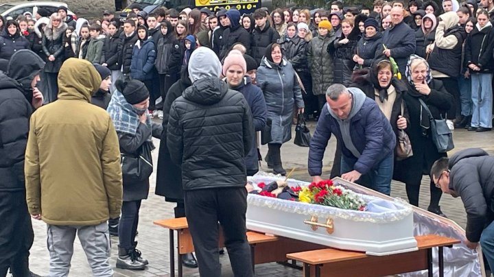 Campionul Republicii Moldova, Valerian Railean, este condus pe ultimul drum (FOTO)