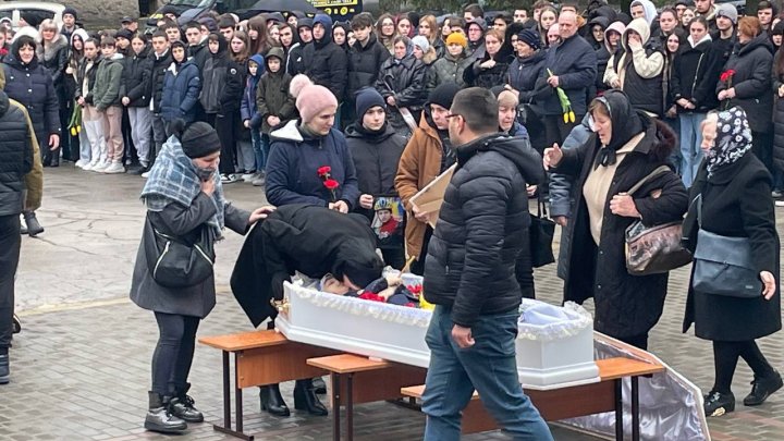 Campionul Republicii Moldova, Valerian Railean, este condus pe ultimul drum (FOTO)