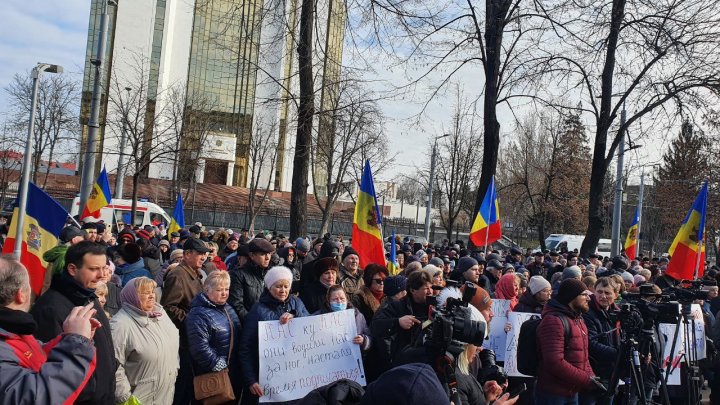 Cetățenii care participă la proteste ar fi intimidați și amenințați, afirmă reprezentanții partidului ȘOR 