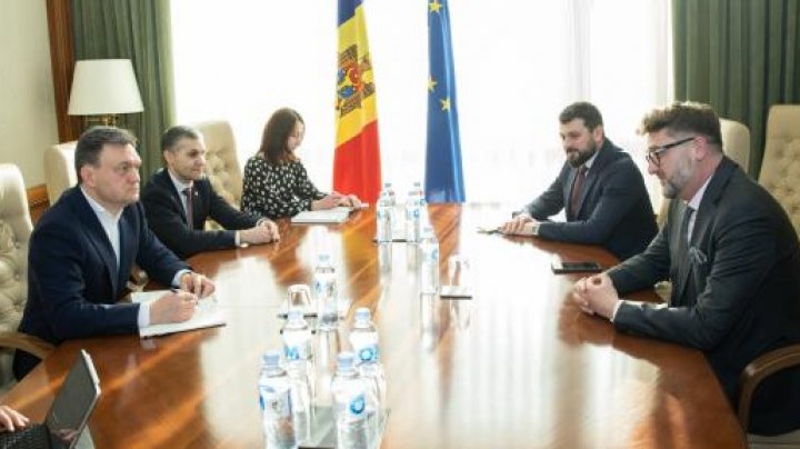 Premierul Dorin Recean a avut o întrevedre cu ambasadorul României la Chișinău. Ce au discutat oficialii