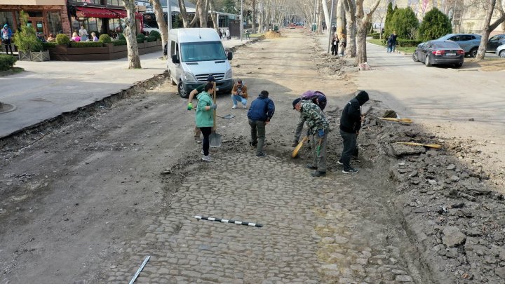 Secvențe din timpul cercetărilor arheologice de pe strada 31 august 1989 (FOTO/VIDEO)