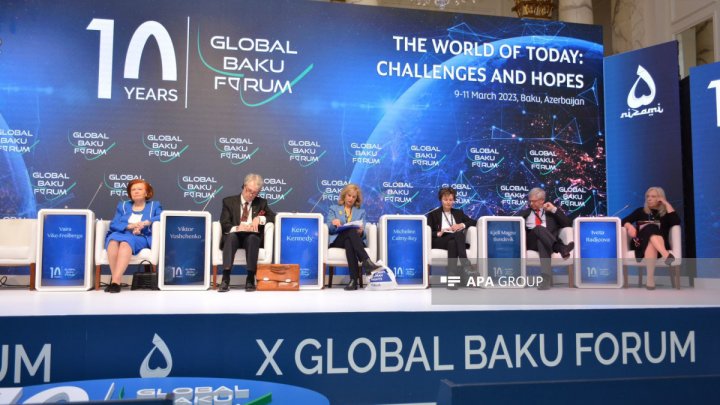 Probleme globale, discutate la forumul de la Baku. La eveniment au participat sute de invitaţi, printre care și oficiali din Moldova