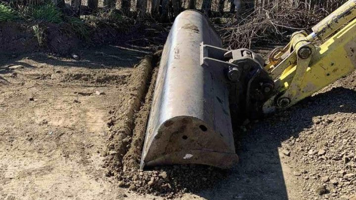 Ce a descoperit un tractorist în timp ce efectua lucrări de curățare a râului Lunguța din Căușeni (FOTO)