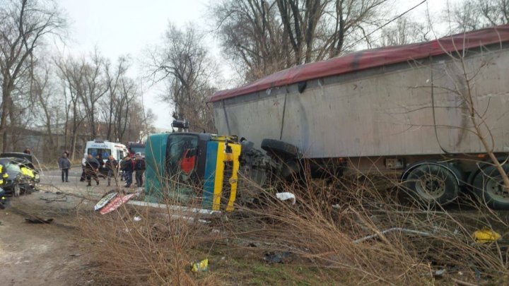 Grav accident pe șoseaua Muncești. Un bărbat de 44 de ani a murit pe loc (FOTO/VIDEO)