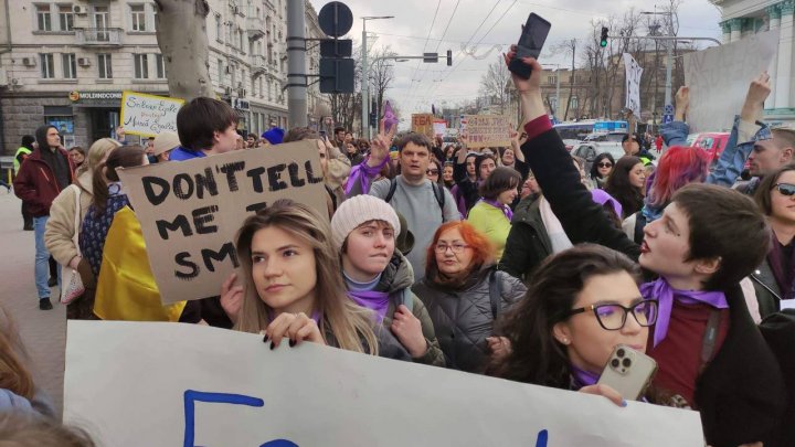 Sute de femei la Marșul Solidarității. ”8 martie nu este doar despre flori și gingășie”