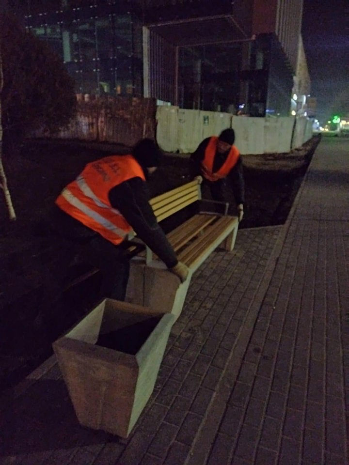 Act de vandalism pe bulevardul Mircea cel Bătrân din Capitală. Ce au făcut rău-făcătorii (FOTO)