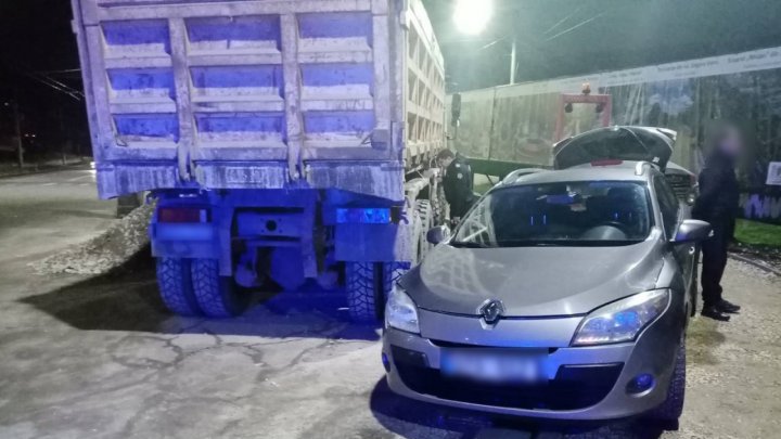 Surprins de carabinieri în timp ce sustrăgea combustibil dintr-un camion. Un bărbat de 36 de ani, condus la sediul poliției