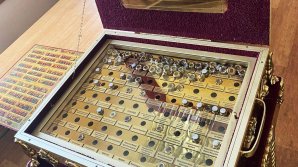 Moaștele a 80 de sfinți și obiecte bisericești, confiscate (VIDEO)