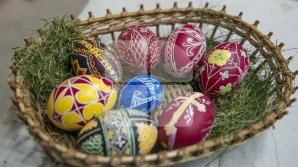 Ce simbolizează și ce semnificație are ciocnitul ouălor de Paști