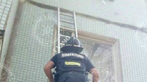 Singuri acasă și aplecați peste geam. Ce s-a întâmplat cu doi copii de 2 și, respectiv, 4 ani 