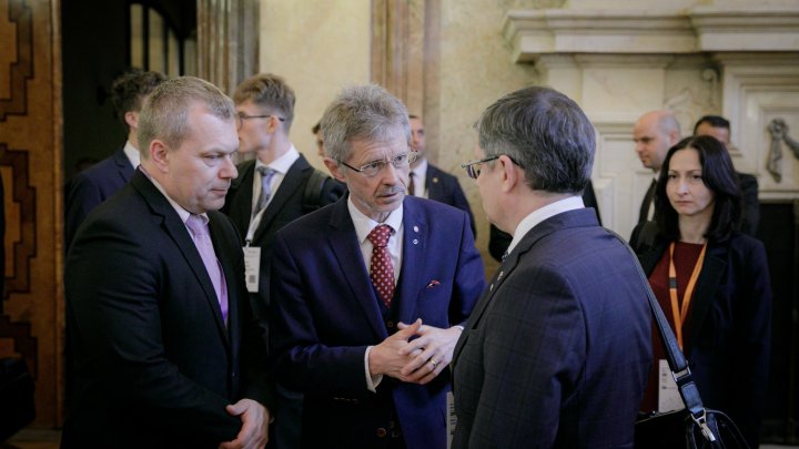 Reuniune la Praga: Igor Grosu a vorbit despre priorităţile Moldovei pentru a adera la UE (FOTO)