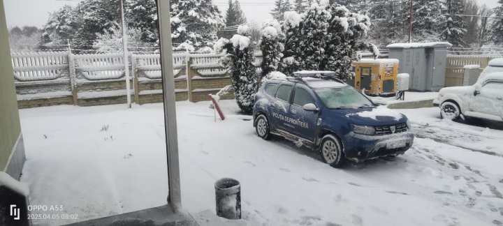 În regiunea de nord și vest a țării se circulă în condiții de iarnă. Șoferii, îndemnați să fie prudenți (FOTO)