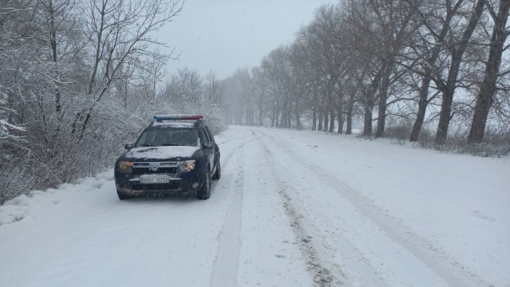 Ninsoare anevoioasă. Se circulă DIFICIL spre și dinspre România (FOTO/VIDEO)