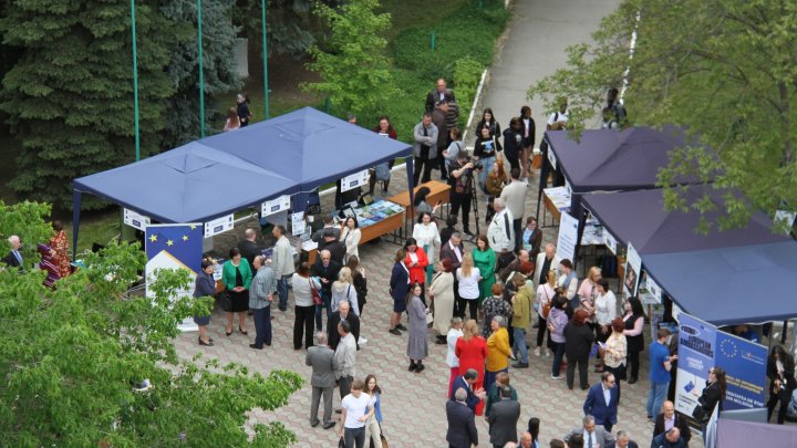 Orăşel European la USM. Cum au marcat studenţii Ziua Europei (FOTO)