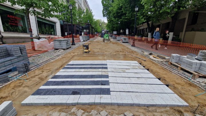 Pianul lui Eugen Doga, în stradă. Cum va arăta acesta pe pietonala din centrul Capitalei (FOTO)