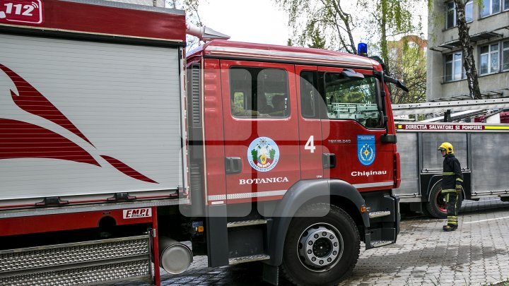 Incendiu în sectorul Ciocana al Capitalei. Un bărbat de 24 de ani a fost evacuat