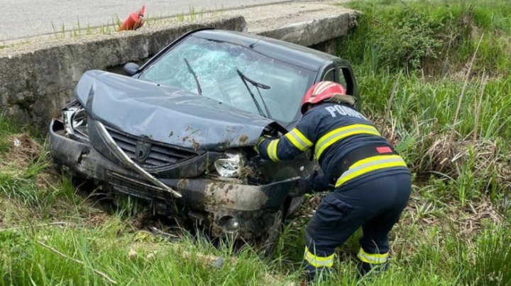 O fetiţă de 10 luni a murit, într-un accident rutier provocat de bunica sa. În mașină se mai aflau doi nepoți