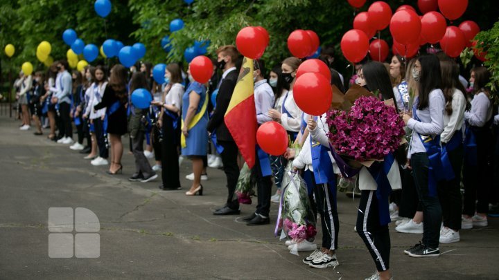 Pot UCIDE păsări și animale. Ministerul Mediului îndeamnă să se renunțe la utilizarea baloanele cu heliu la festivitatea "Ultimului sunet"