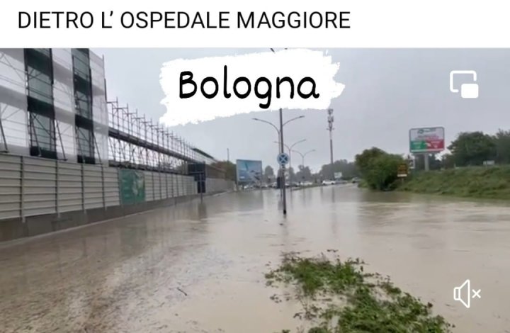 Potop în nordul Italiei. 9 oameni, uciși de inundațiile catastrofale. Sinistrații, recuperați de pe acoperișuri sau din podurile locuințelor cu elicopterele (FOTO) 