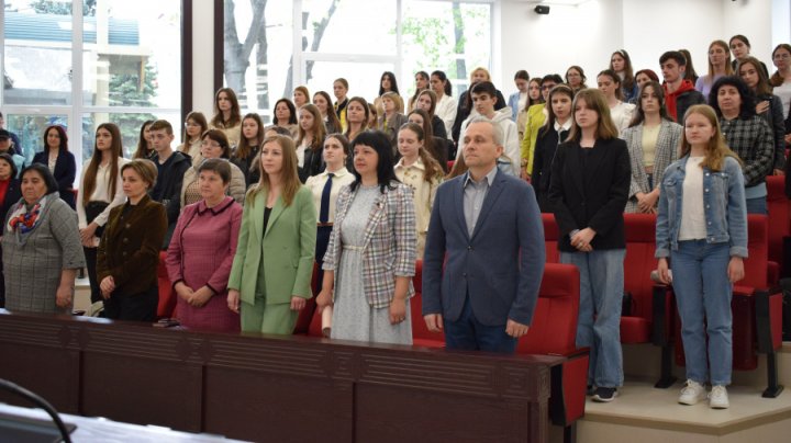 39 de elevi din țară au fost premiați în cadrul Olimpiadei Republicane de Limba și literatura română