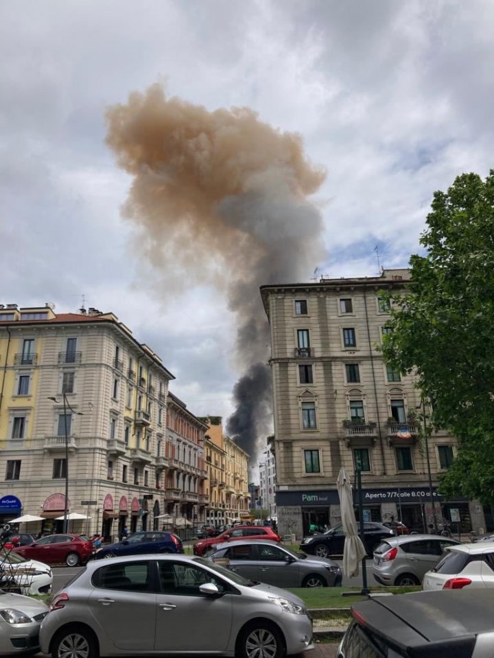 EXPLOZIE PUTERNICĂ în centrul orașului Milano. Mai multe vehicule, cuprinse de flăcări. Mai multe instituții, evacuate (VIDEO/FOTO)