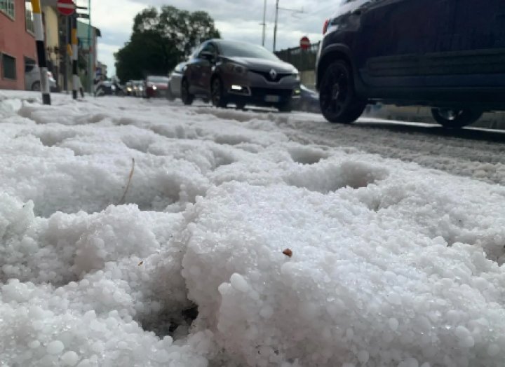 Inundații în Florența, după o ploaie torențială cu grindină (VIDEO)