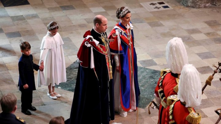 Charles al III-lea a depus jurământul de încoronare. E singura dată când a purtat coroana (FOTO)