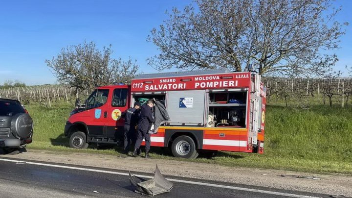 Accident DE GROAZĂ în Găgăuzia, soldat cu doi răniți. O mașină și un camion au intrat în coliziune (FOTO)