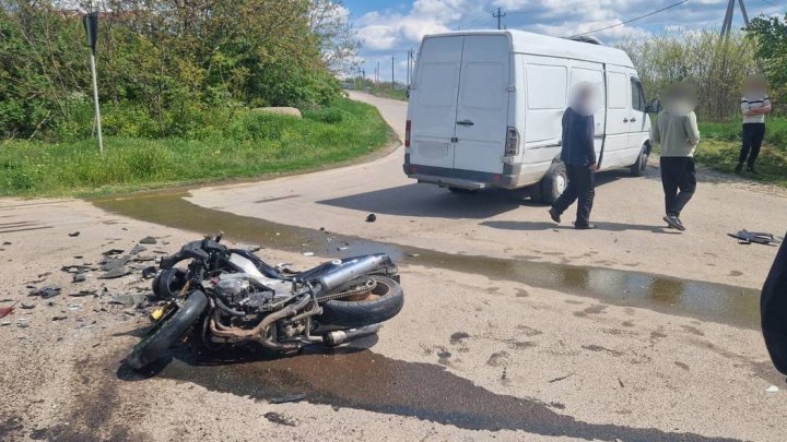 Motociclist de 18 ani, în stare gravă la spital. Vehiculul nu avea plăcuțe de înmatriculare (FOTO)