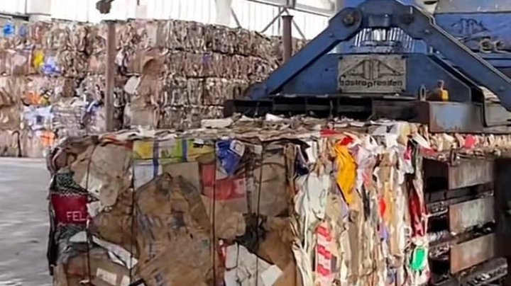 Mergem în rând cu lumea? Primăria Chişinău se laudă că a crescut volumul deşeurilor reciclate (FOTO)