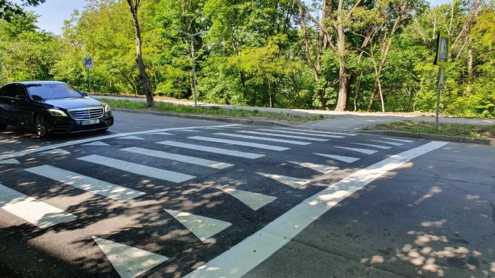 Siguranța rutieră, o prioritate. Mai multe treceri pentru pietoni supraînălțate se construiesc în țară (FOTO)