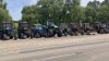 Fermierii intenţionează să joace "Hora tractoarelor" în jurul Guvernului. Protestatarii ameninţă că îşi vor parca tehnica agricolă în PMAN