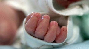 Tragedie fără margini la Hâncești. Bebeluș, ucis în bătaie ziua în amiaza mare