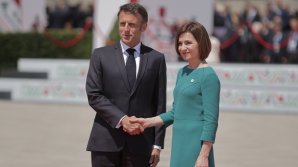 Maia Sandu i-a mulțumit președintelui Macron pentru susținere și prezență la Summitul CPE: M-am bucurat să-l revăd în Moldova