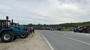 VIDEO/FOTO PROTEST cu tractoare în mai multe raioane ale țării. Ce solicitări au fermierii